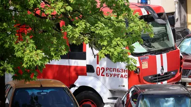 Пожар избухна на зеленчуковата борса в Бургас