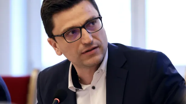 Сабрутев: Управляващите обещаха да се борят с олигархията, започнаха да се бият с пенсионери и с майки