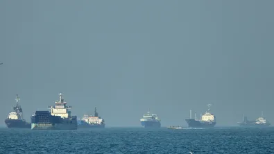 Иран разработва нормативна рамка за таксуване на корабите в Ормузкия проток