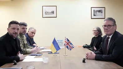 Зеленски във Великобритания за ключови разговори с европейски лидери