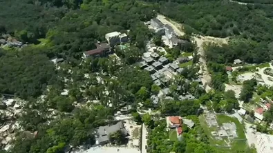Премахването на незаконно изградената ограда около "Баба Алино" продължава