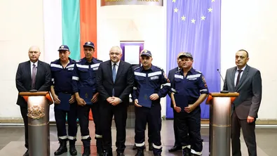Наградиха четиримата пожарникари, реагирали първи при трагедията на „Челопешко шосе“