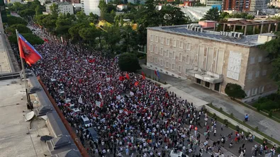 Девети пореден протест в Албания срещу застрояването и правителството на Еди Рама
