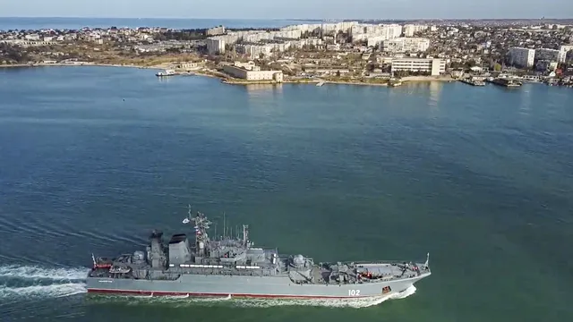 Руският флот с маневри покрай военно учение на НАТО в Балтийско море
