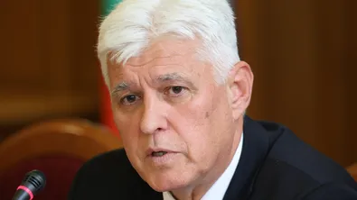 Спира ли България помощта за Украйна и как чуждите медии отразиха това?