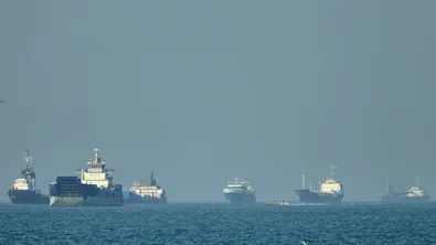 След нови американски удари: Иран обяви, че отново затваря Ормузкия проток