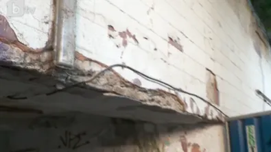 Мрак, падаща мазилка и никакъв ремонт: опасен подлез в София продължава да тревожи хората