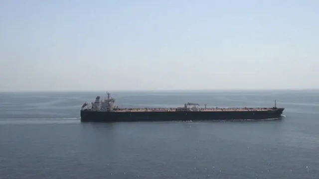 САЩ удариха с ракети „Хелфайър“ танкер в Оманския залив (Видео)