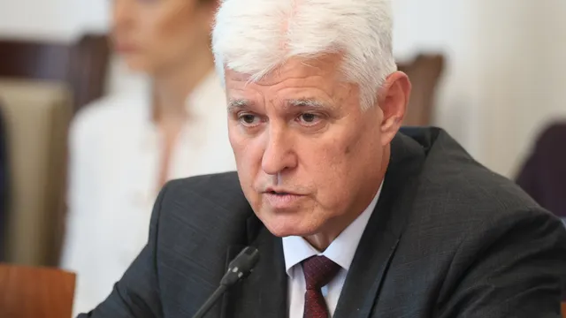 Министър Стоянов: Не е трябвало да предоставяме ракети С-300 на Украйна - това е решение на Тодор Тагарев