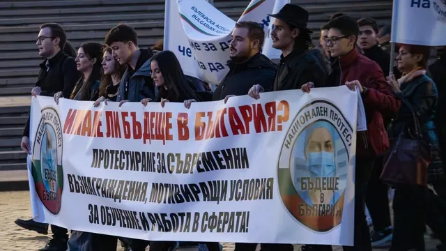 Младите лекари алармират: Чиновник в Министерство на здравеопазването взима колкото четирима млади лекари