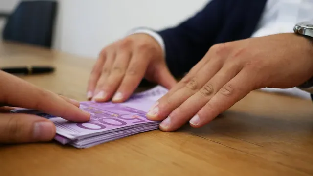 Фалшиво AI видео с Румен Радев остави жена без 33 000 евро