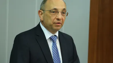 Николай Василев: България спокойно може да съкрати 30 000 държавни служители