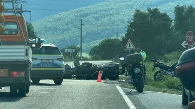 Моторист загина при катастрофа с автомобил и два мотора край Шипка