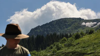 ПСС: Мъгла и облаци край връх Ботев