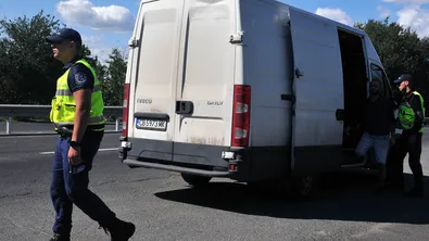 Заловените 33 мигранти край Бургас се крили 10 дни в гората, пиели блатна вода