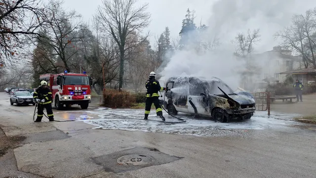 Откриха мъж в изгоряла кола на пътя Батак - Доспат