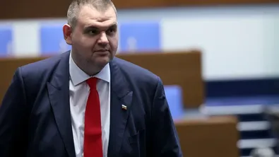 Чистка а ла Пеевски в ДПС: Паднаха главите на Байрам Байрам, Хамид Хамид и Йордан Цонев