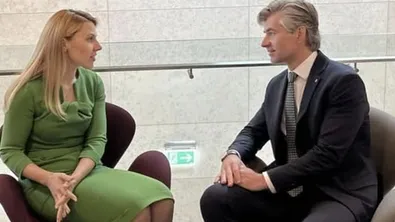 Велислава Петрова, Муцунски и реакциите за палежа на колите на българската мисия в Скопие
