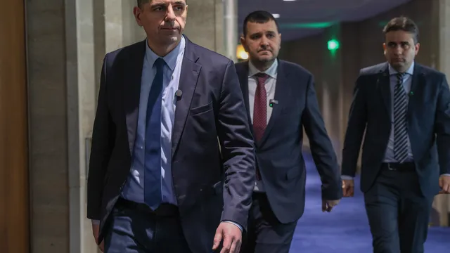 ДБ: Държавните служители да плащат сами осигуровките си