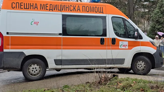 Пореден инцидент с тротинетка: Дете се вряза в автобус във Варна, има двама пострадали