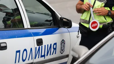 Прикрити полицаи дебнат от храстите за висока скорост в Силистренско