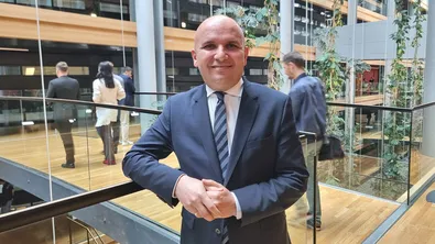 Илхан Кючюк призова ЕП да реагира на палежите на българско имущество в Скопие