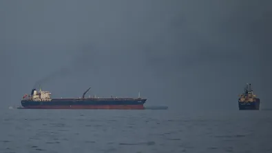 Украйна е поразила танкер от "сенчестия флот" на Русия в Черно море