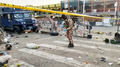 Десетки загинали при атака срещу летище и военна база в столицата на Нигер
