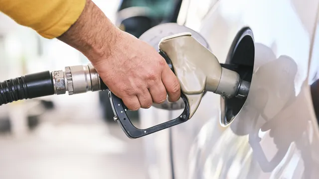 Бензиностанциите в Крим спряха продажбите на гориво