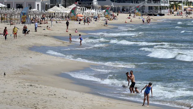 Сигнал за проблем с морската вода: Започна проверка край популярен плаж във Варна