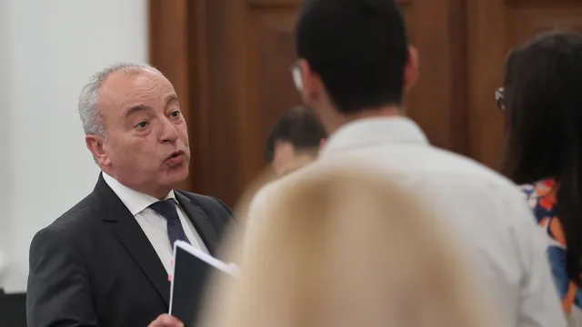 В Тристранката не се разбраха за осигуровките на държавните служители