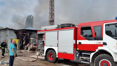 Пожар наложи евакуацията на блок във Варна, проверяват версия за умишлен палеж