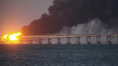 Украйна съобщи за унищожен стратегически мост в Крим