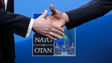 Срещата на НАТО в Турция: милиарди за оръжие и за Украйна