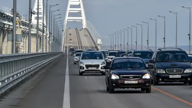 Километрични опашки от желаещи да напуснат Крим (Видео)