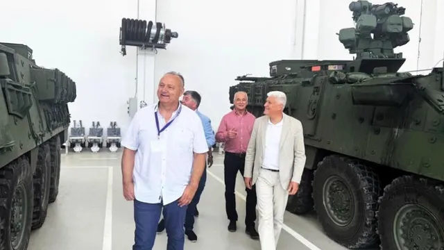 Министър Стоянов провери готовността на ТЕРЕМ за производство на бойни машини „Страйкър“