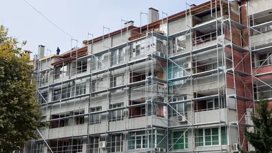 Саниран блок в Добрич се руши още в гаранционния срок