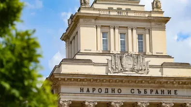 Техническа грешка увеличи заплатите на шефовете на енергийни регулатори с до 2000 евро