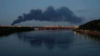 Нови взаимни удари между Русия и Украйна: Горя рафинерия в Краснодарския край, Киев отново бе атакуван