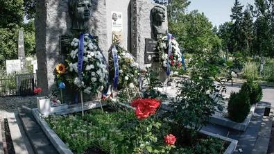 Левски отдаде почит на Гунди и Котков