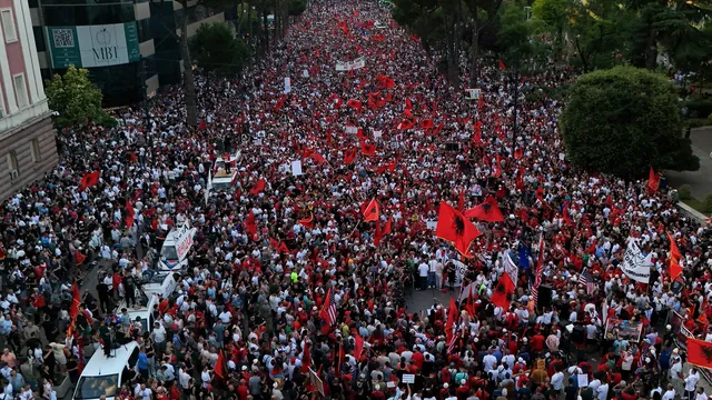 Албания на прага на политически трус: Масови протести прерастват в движение срещу управлението