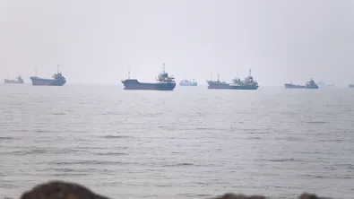 Иран бламира Макрон, отхвърли френска роля в разминирането на Ормуз