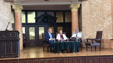 Тримата кандидати за ректор на СУ представиха визиите си в публичен дебат