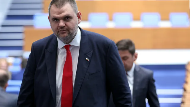 Парламентът ще проверява само полетите на Пеевски
