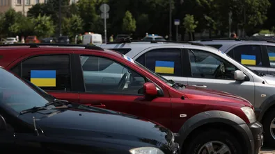 От София изпращат 17 джипа за украинската армия, дарени от руски доброволци