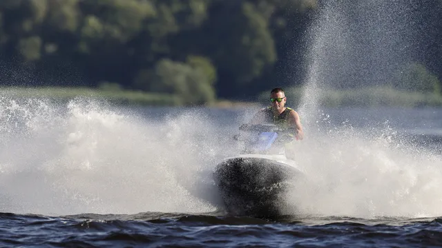 Единият от пострадалите при водната атракция край Ахелой остава в критично състояние