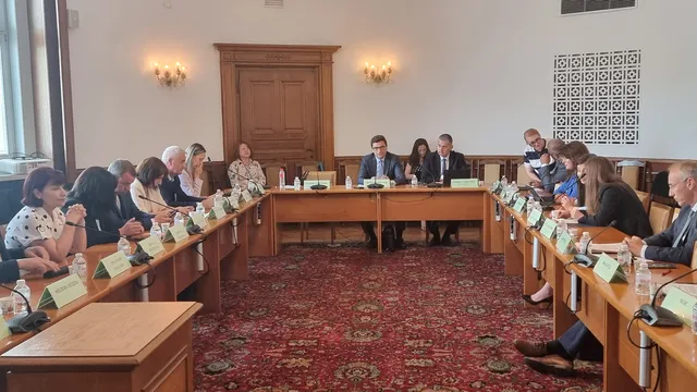 Телефоните в училище остават – комисия отхвърли законопроекта на ГЕРБ-СДС