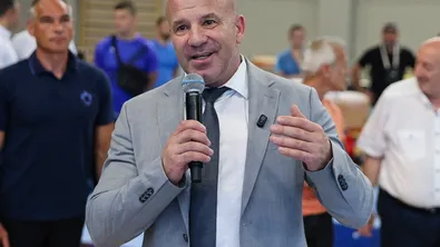 Енчо Керязов: „Зимният дворец" прилича на казино, а вътре няма лед