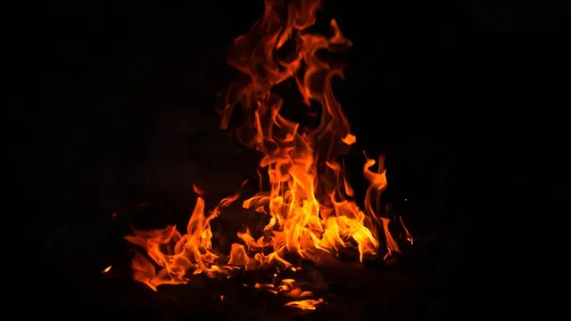 Пожар пламна на сметището край Равадиново, огънят е локализиран