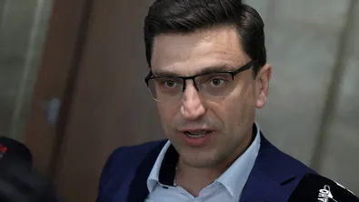 Сабрутев за Радев: Обещахте битка с олигарсите, а започнахте с пенсионерите, майките и децата
